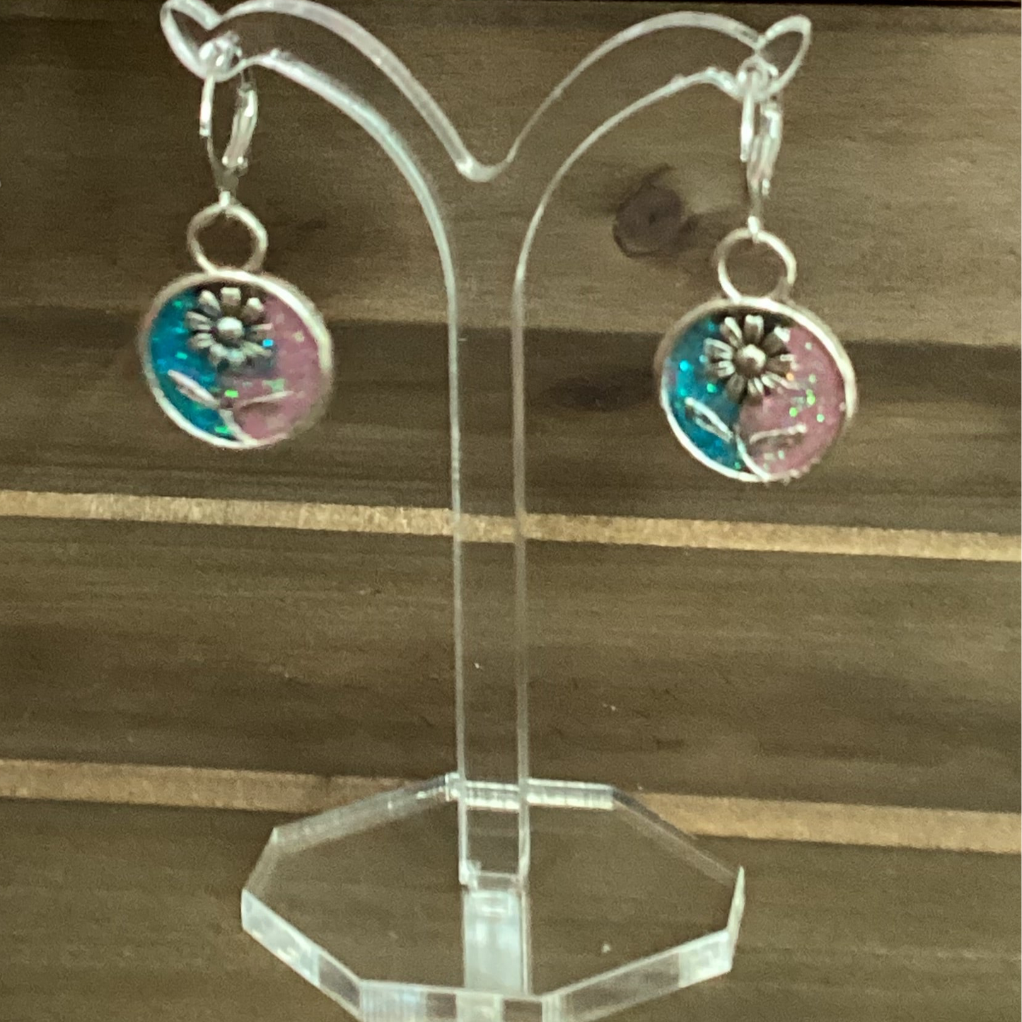 circle resin earrings with flower blue and pink sparkle