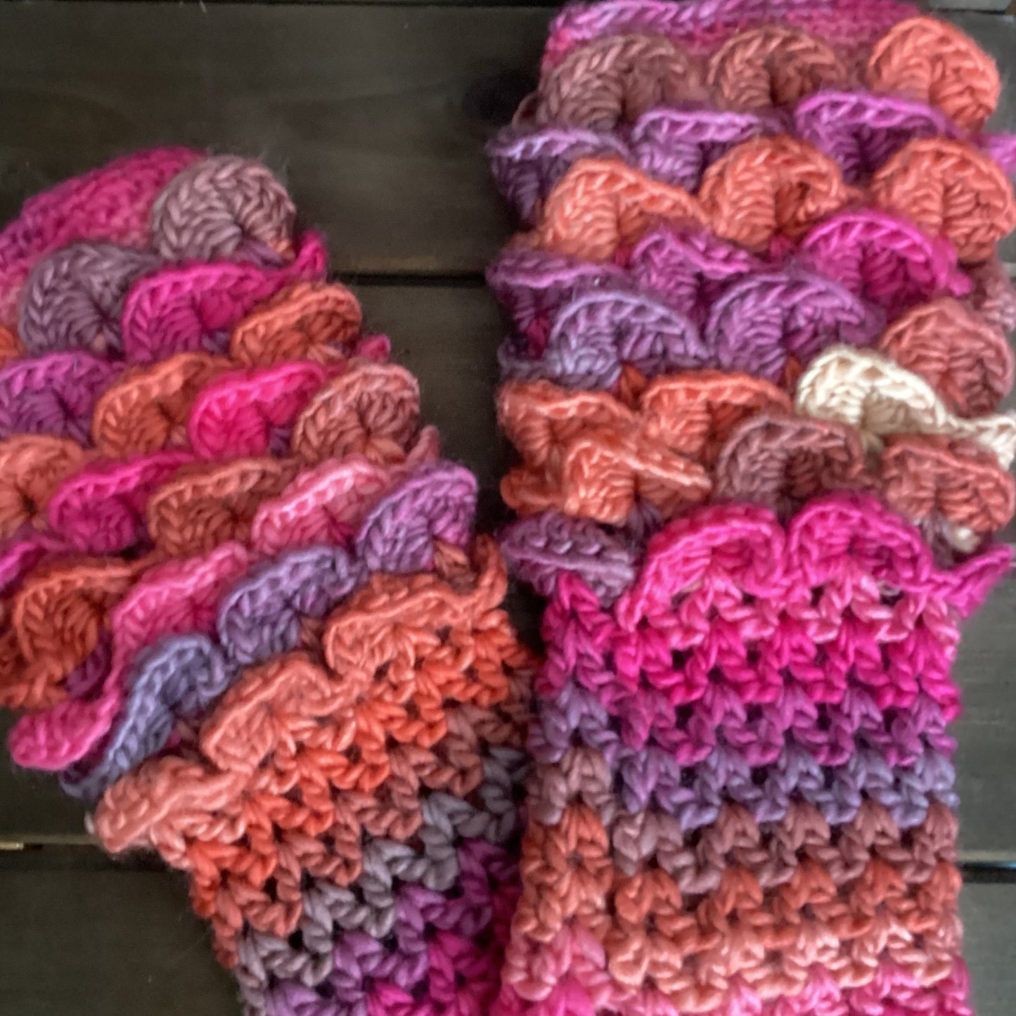 dragon scale fingerless gloves lollipop
ombre stitch cuff