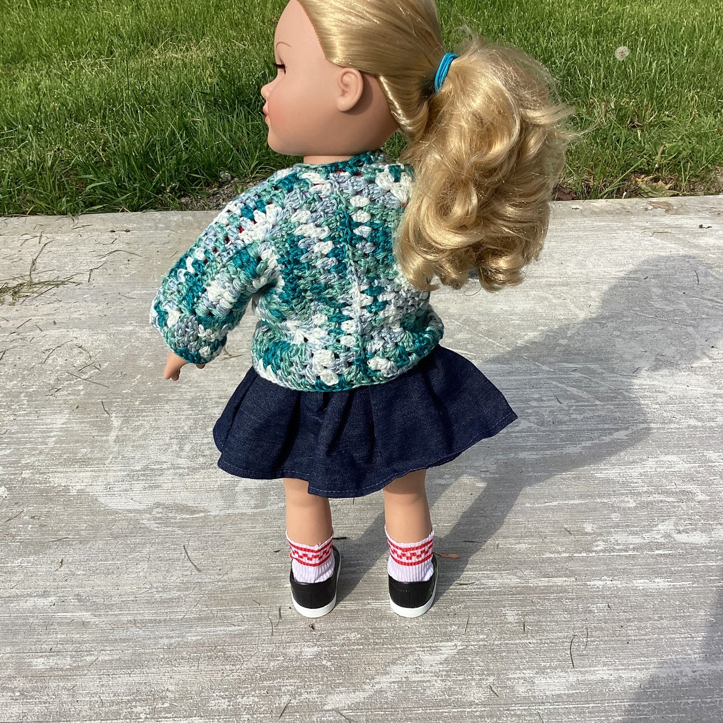 Doll sweater the silkie
