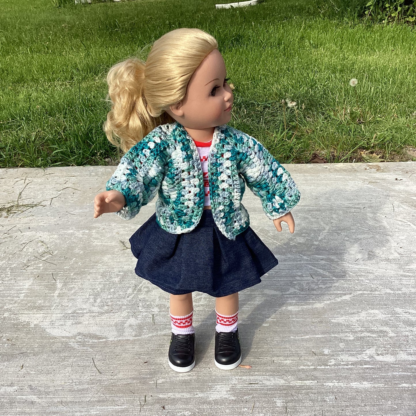 Doll sweater the silkie