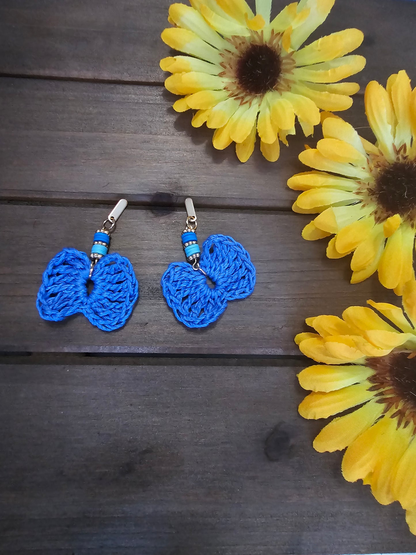 beaded bow earrings blue made with green clay beads and gold earring findings  and a bamboo crocheted bow 